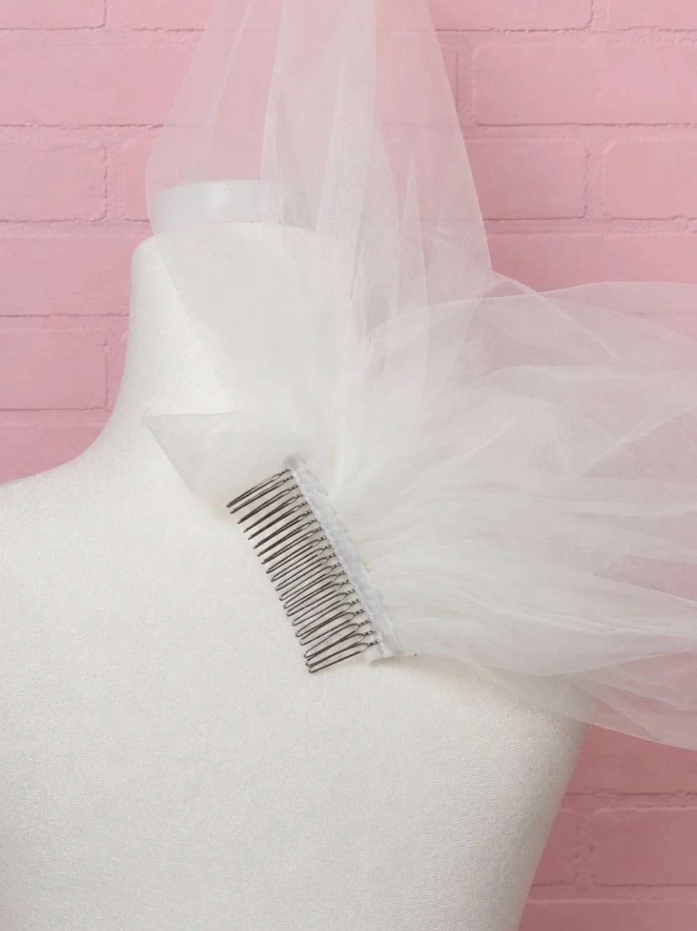 Beautiful Floral Lace Edge Bridal Veil - Picture 5 of 8